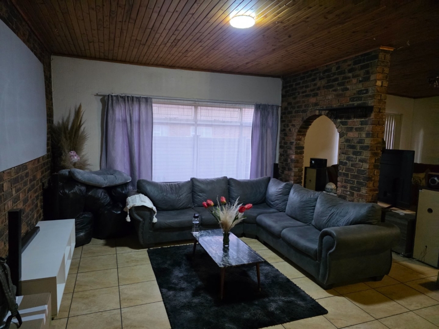 To Let 3 Bedroom Property for Rent in Vaalpark Free State